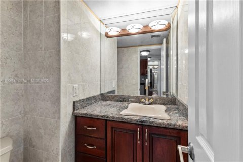 Condo in Aventura, Florida, 1 bedroom  № 1895861 - photo 22