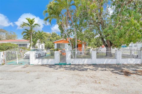 House in Miami, Florida 3 bedrooms, 147.9 sq.m. № 2062494 - photo 5