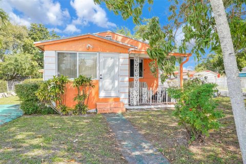 Дом в Майами, Флорида 3 спальни, 147.9м2 № 2062494