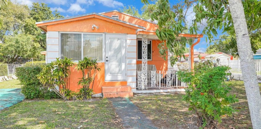 House in Miami, Florida 3 bedrooms, 147.9 sq.m. № 2062494