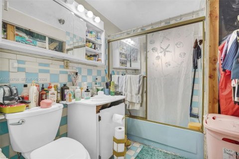 House in Miami, Florida 3 bedrooms, 147.9 sq.m. № 2062494 - photo 20