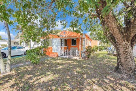 House in Miami, Florida 3 bedrooms, 147.9 sq.m. № 2062494 - photo 2