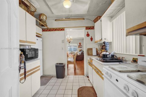 House in Miami, Florida 3 bedrooms, 147.9 sq.m. № 2062494 - photo 7