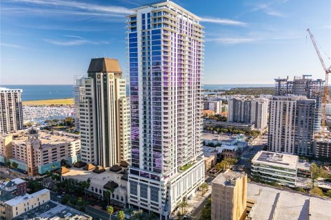 Condo à Saint Petersburg, Floride, 2 chambres  № 2342770