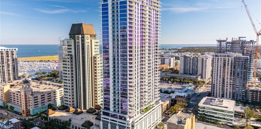 Condo à Saint Petersburg, Floride, 2 chambres  № 2342770
