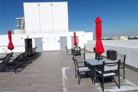 Condo in Miami, Florida, 1 bedroom  № 1982699 - photo 23