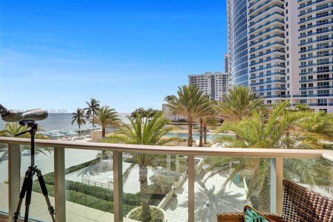 Condominio en Hollywood, Florida, 1 dormitorio  № 2080245