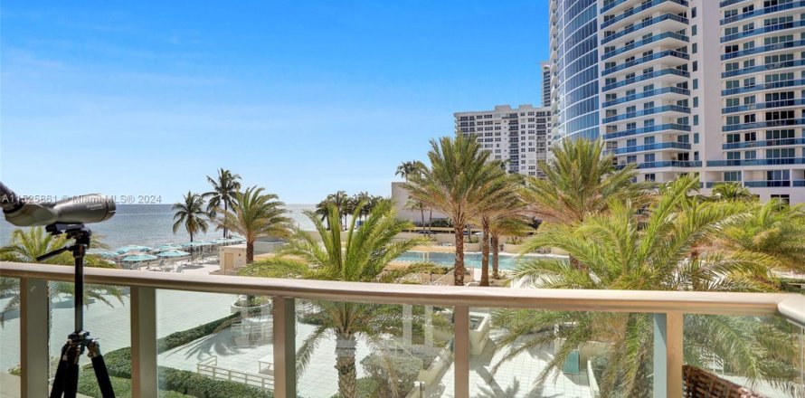 Condominio en Hollywood, Florida, 1 dormitorio № 2080245