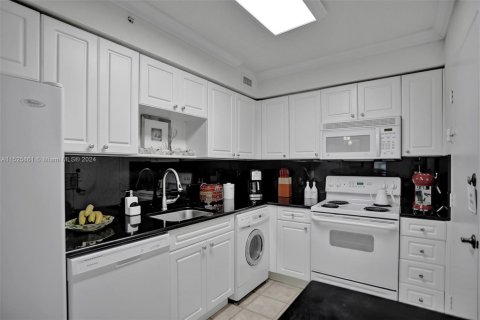 Condominio en alquiler en Hollywood, Florida, 1 dormitorio, 69.21 m2 № 2080245 - foto 13