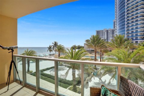 Condominio en alquiler en Hollywood, Florida, 1 dormitorio, 69.21 m2 № 2080245 - foto 2