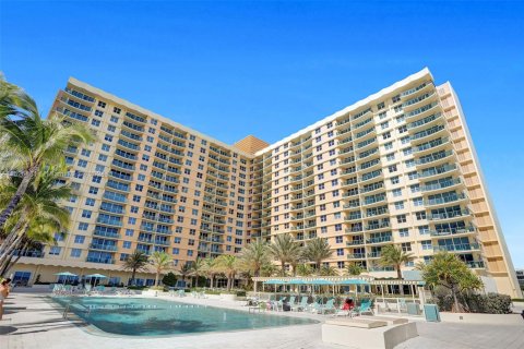 Condominio en alquiler en Hollywood, Florida, 1 dormitorio, 69.21 m2 № 2080245 - foto 5