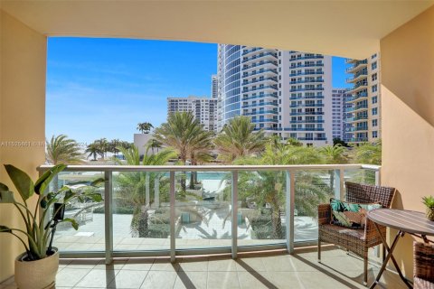 Condominio en alquiler en Hollywood, Florida, 1 dormitorio, 69.21 m2 № 2080245 - foto 3