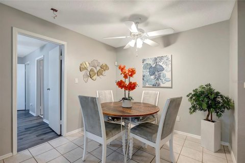 Condo in Saint Petersburg, Florida, 2 bedrooms  № 1677861 - photo 10