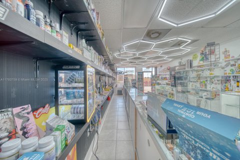 Immobilier commercial à vendre à Sweetwater, Floride № 1934899 - photo 8