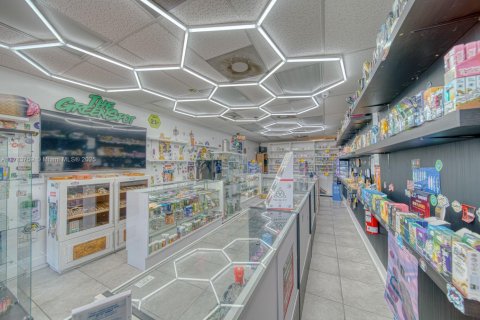 Immobilier commercial à vendre à Sweetwater, Floride № 1934899 - photo 1