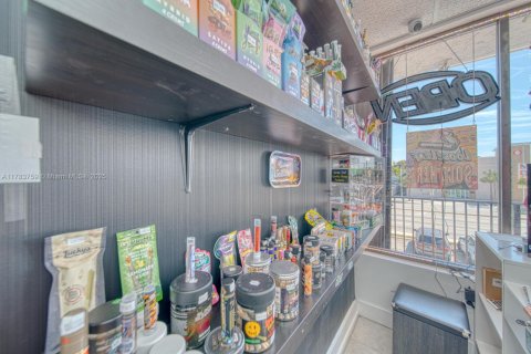 Immobilier commercial à vendre à Sweetwater, Floride № 1934899 - photo 17