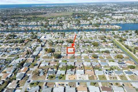 House in Holiday, Florida 2 bedrooms, 104.61 sq.m. № 1796104 - photo 27