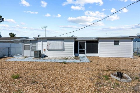 House in Holiday, Florida 2 bedrooms, 104.61 sq.m. № 1796104 - photo 18