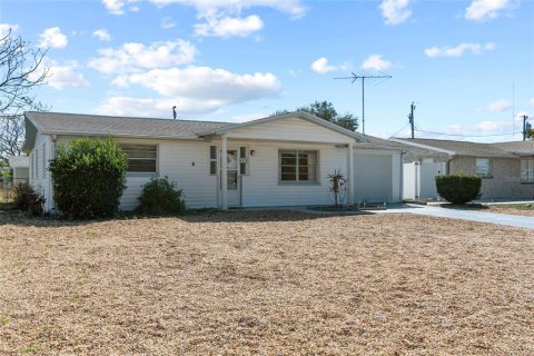 House in Holiday, Florida 2 bedrooms, 104.61 sq.m. № 1796104 - photo 22