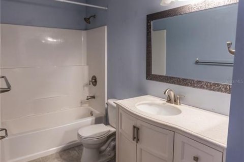 Condo in Saint Petersburg, Florida, 1 bedroom  № 1838047 - photo 10