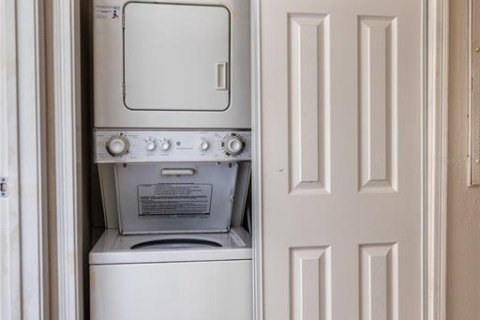 Condo in Saint Petersburg, Florida, 1 bedroom  № 1838047 - photo 11