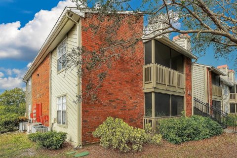 Condo in Saint Petersburg, Florida, 1 bedroom  № 1838047 - photo 1