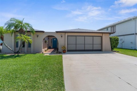 Casa en venta en Hudson, Florida, 2 dormitorios, 156.08 m2 № 1912173 - foto 2