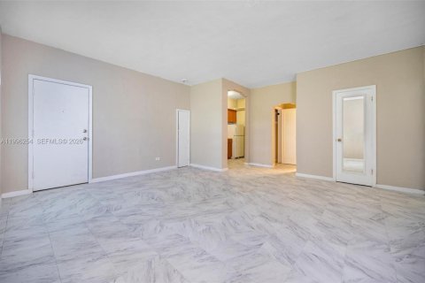 Villa ou maison à louer à Miami Beach, Floride: 37.16 m2 № 2058220 - photo 3