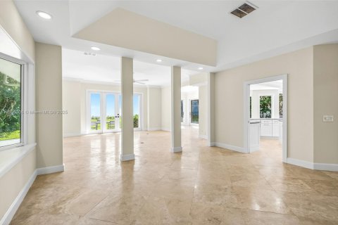 Casa en venta en Vero Beach, Florida, 5 dormitorios, 445.93 m2 № 1933430 - foto 5