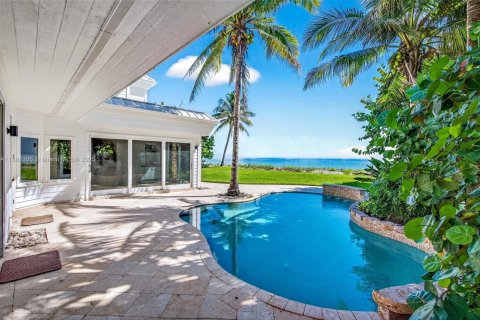 Casa en venta en Vero Beach, Florida, 5 dormitorios, 445.93 m2 № 1933430 - foto 1
