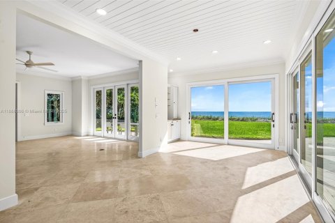 Casa en venta en Vero Beach, Florida, 5 dormitorios, 445.93 m2 № 1933430 - foto 4