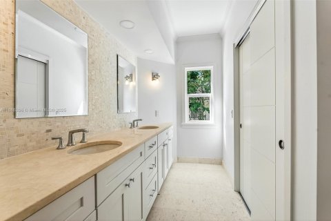 Casa en venta en Vero Beach, Florida, 5 dormitorios, 445.93 m2 № 1933430 - foto 24