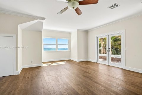Casa en venta en Vero Beach, Florida, 5 dormitorios, 445.93 m2 № 1933430 - foto 18