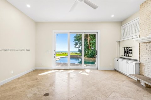 Casa en venta en Vero Beach, Florida, 5 dormitorios, 445.93 m2 № 1933430 - foto 12
