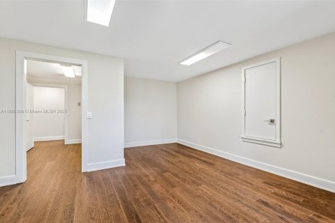 Casa en venta en Vero Beach, Florida, 5 dormitorios, 445.93 m2 № 1933430 - foto 23