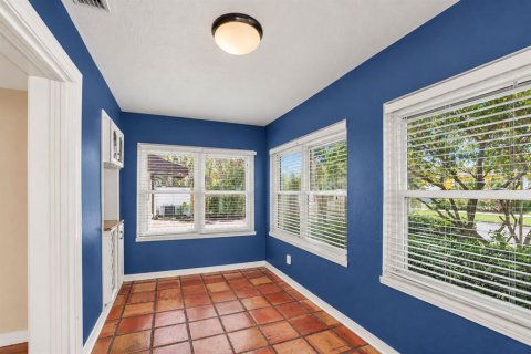House in Saint Petersburg, Florida 3 bedrooms, 153.1 sq.m. № 2352321 - photo 11