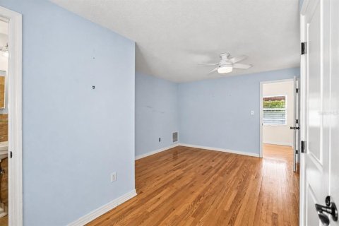 House in Saint Petersburg, Florida 3 bedrooms, 153.1 sq.m. № 2352321 - photo 25