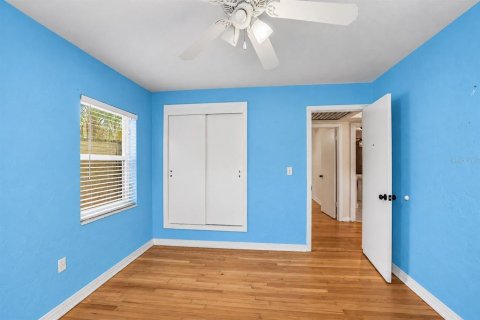 House in Saint Petersburg, Florida 3 bedrooms, 153.1 sq.m. № 2352321 - photo 18
