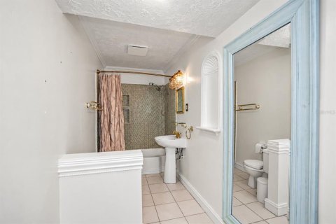 House in Saint Petersburg, Florida 3 bedrooms, 153.1 sq.m. № 2352321 - photo 21