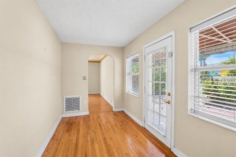 House in Saint Petersburg, Florida 3 bedrooms, 153.1 sq.m. № 2352321 - photo 29