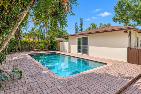 House in Saint Petersburg, Florida 3 bedrooms, 153.1 sq.m. № 2352321 - photo 3