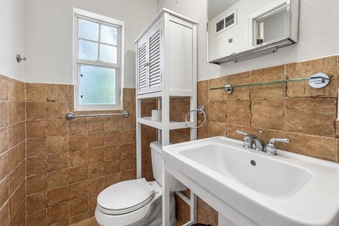 House in Saint Petersburg, Florida 3 bedrooms, 153.1 sq.m. № 2352321 - photo 27