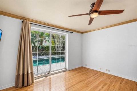House in Saint Petersburg, Florida 3 bedrooms, 153.1 sq.m. № 2352321 - photo 30