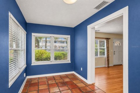 House in Saint Petersburg, Florida 3 bedrooms, 153.1 sq.m. № 2352321 - photo 10