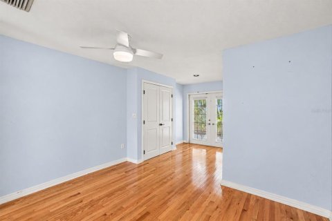 House in Saint Petersburg, Florida 3 bedrooms, 153.1 sq.m. № 2352321 - photo 24