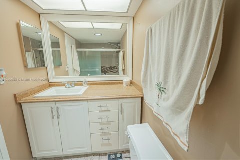 Купить кондоминиум в Санни-Айлс-Бич, Флорида 2 спальни, 138.24м2, № 1934313 - фото 28