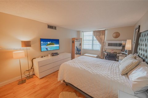 Купить кондоминиум в Санни-Айлс-Бич, Флорида 2 спальни, 138.24м2, № 1934313 - фото 26