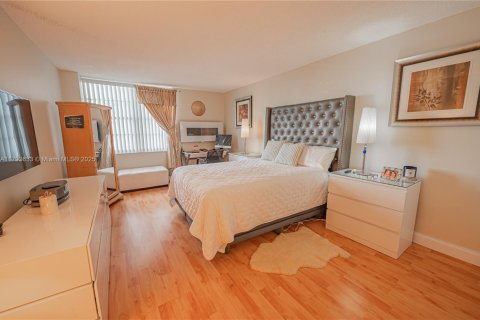 Купить кондоминиум в Санни-Айлс-Бич, Флорида 2 спальни, 138.24м2, № 1934313 - фото 25