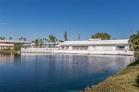 Condo in Hallandale Beach, Florida, 1 bedroom № 1988483 - photo 3