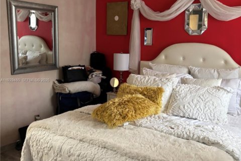 Condo in Hallandale Beach, Florida, 1 bedroom № 1988483 - photo 17